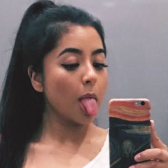 Meet your Posher, Gabriela - Picture 1 of 1